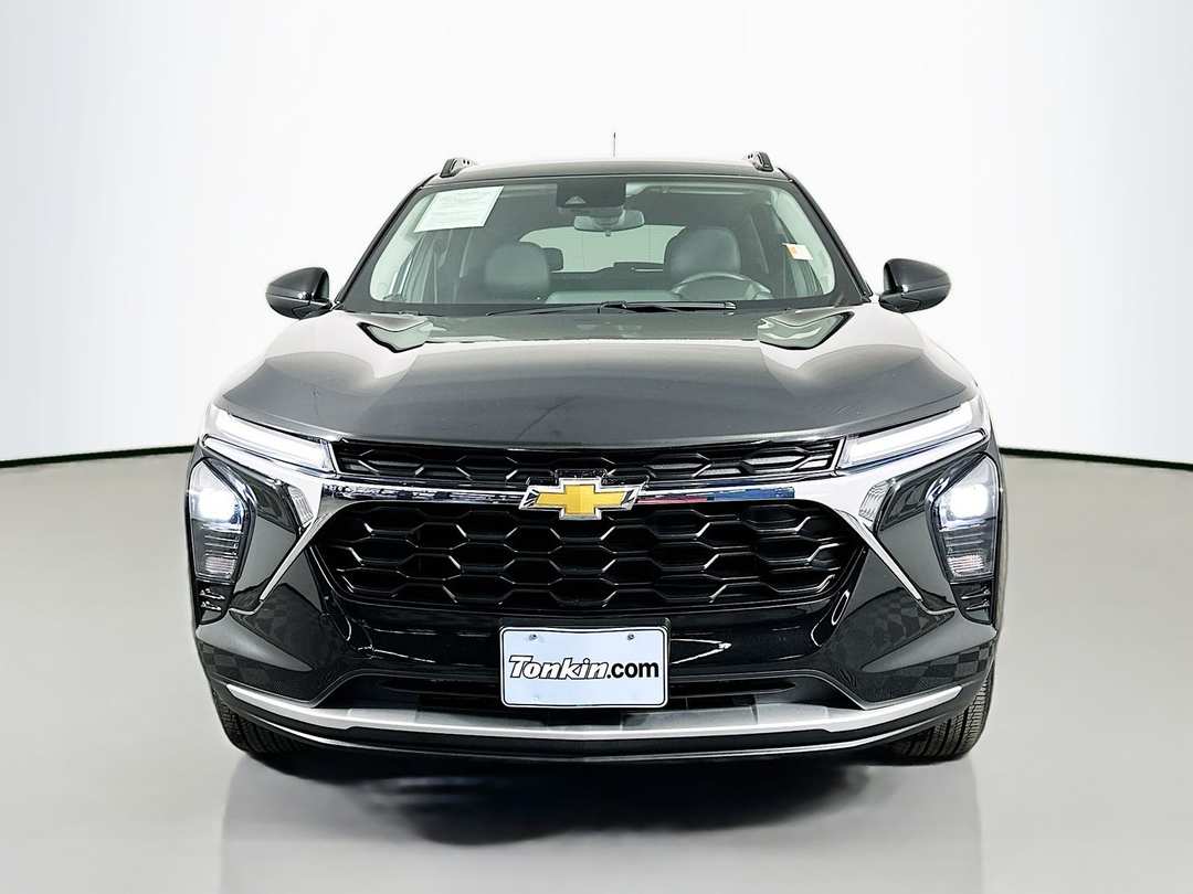 2025 Chevrolet Trax LT - Image 3