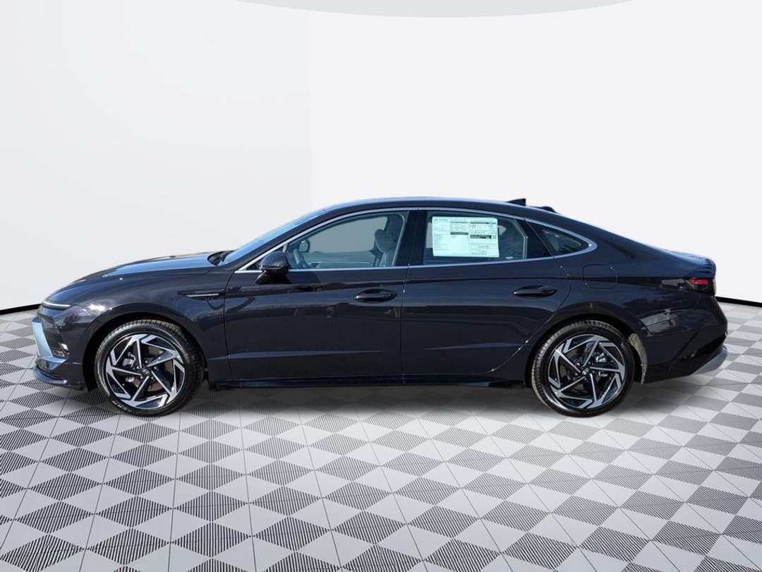 2026 Hyundai Sonata SEL Sport - Image 3