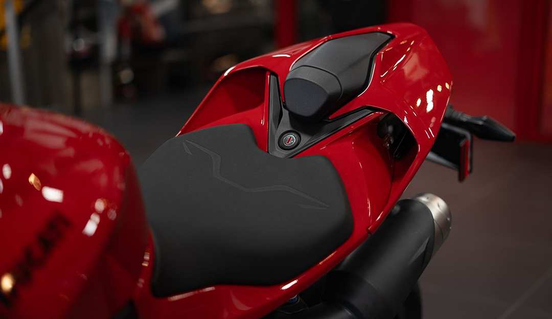 2026 Ducati Streetfighter V2 S - Image 3