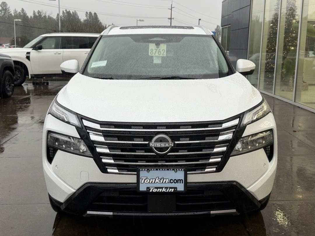 2026 Nissan Rogue Platinum - Image 3