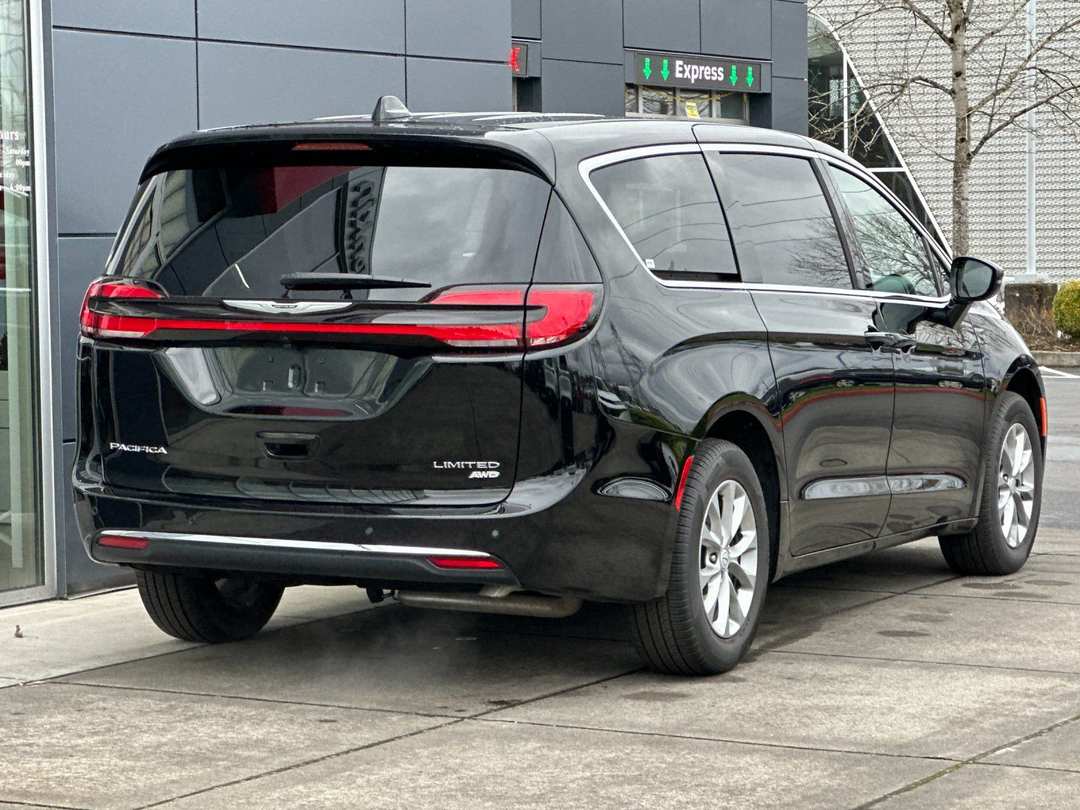 2026 Chrysler Pacifica Limited - Image 3