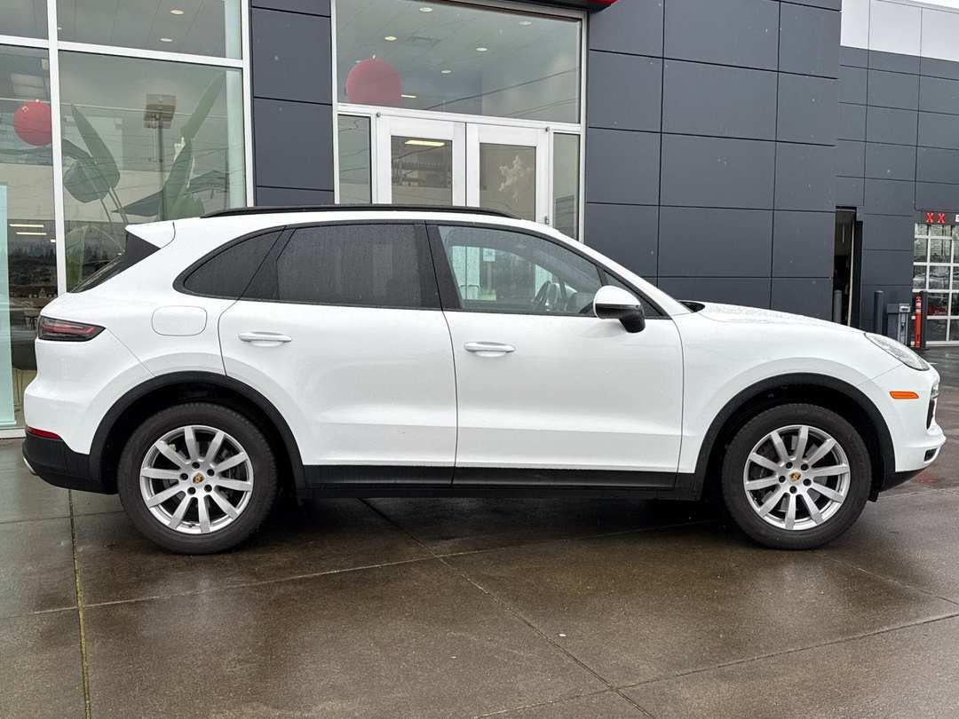 2021 Porsche Cayenne Base - Image 2