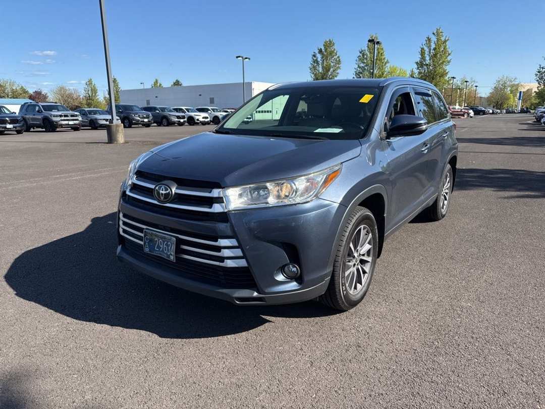 2017 Toyota Highlander XLE - Image 3