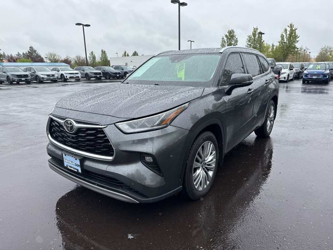 2022 Toyota Highlander Platinum - Image 3