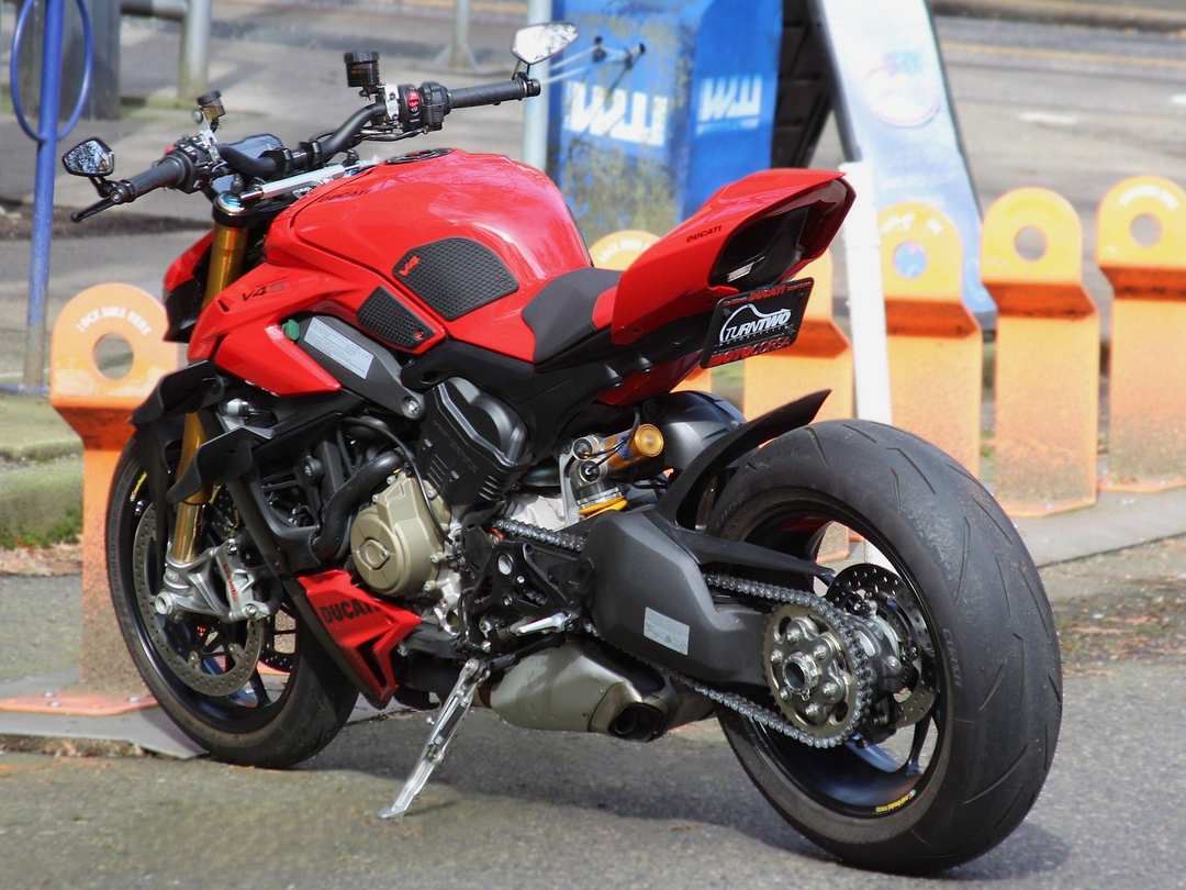 2023 Ducati Streetfighter V4 S - Image 2