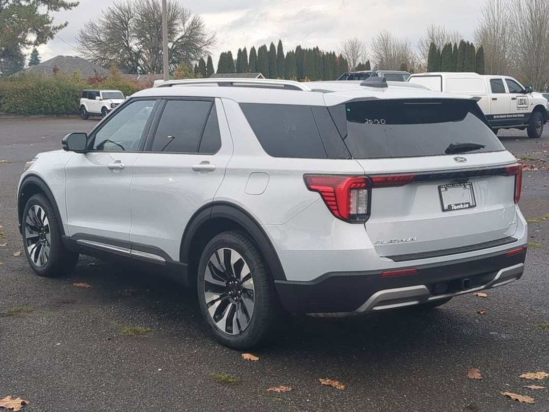 2026 Ford Explorer Platinum - Image 3