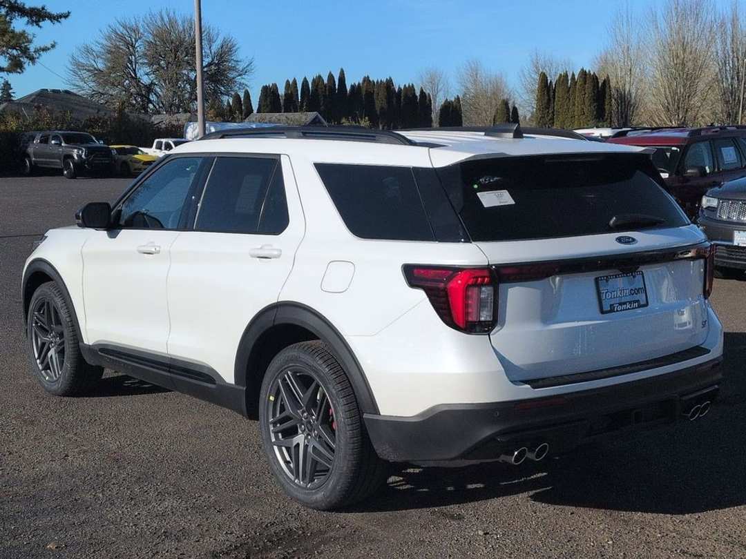 2026 Ford Explorer ST - Image 3