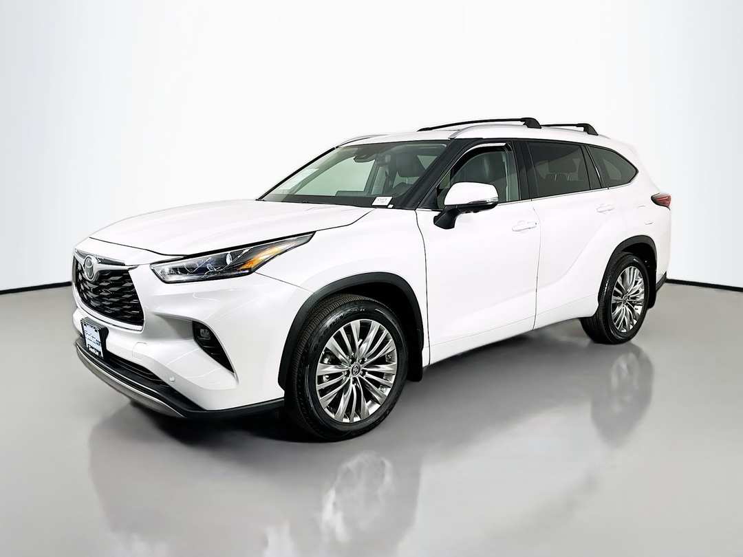 2024 Toyota Highlander Platinum - Image 3