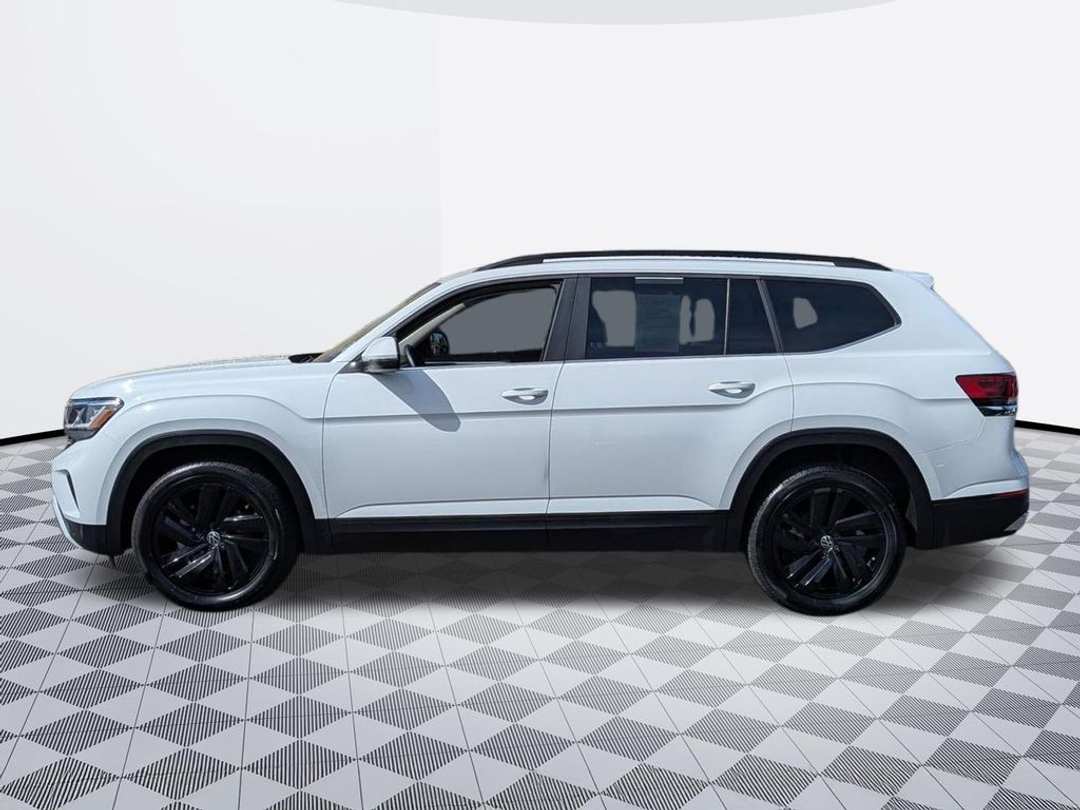 2022 Volkswagen Atlas 3.6L V6 SE w/Technology - Image 3