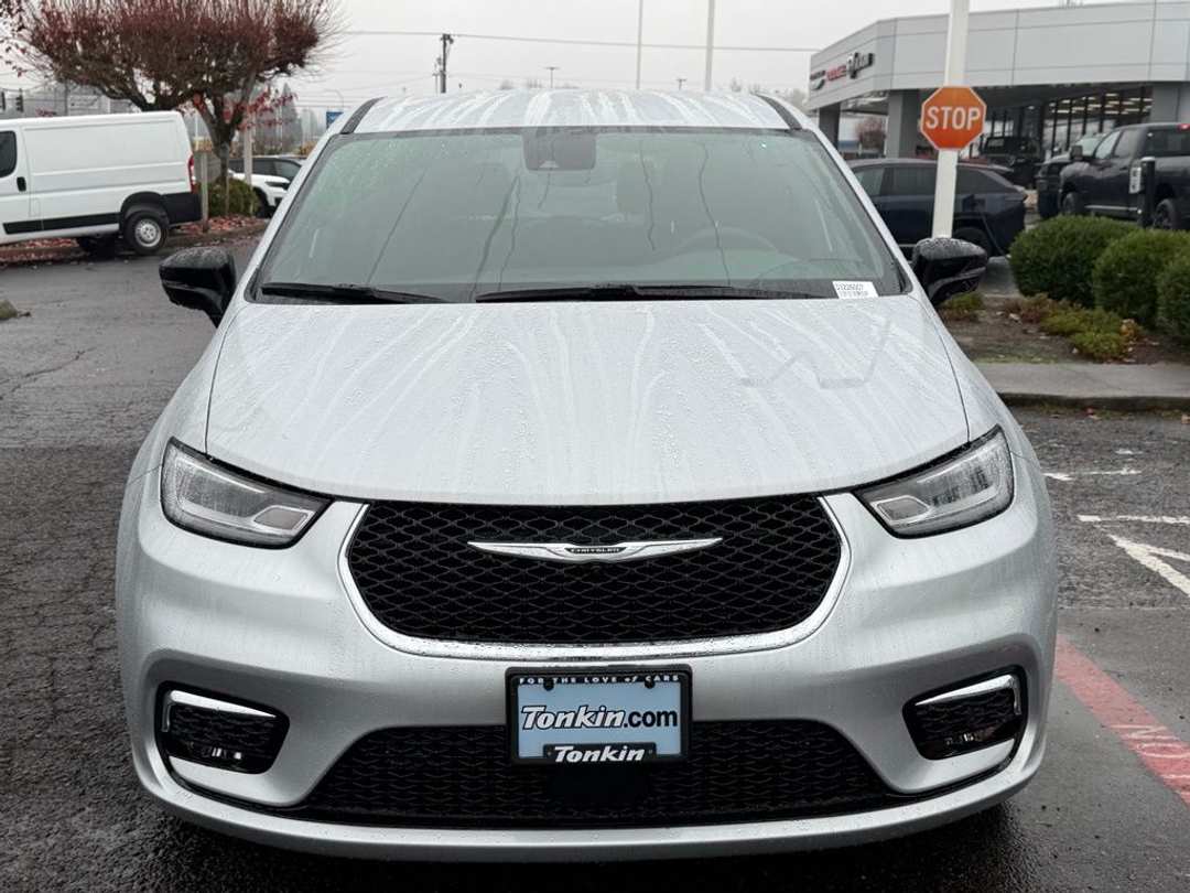2026 Chrysler Pacifica Select - Image 3