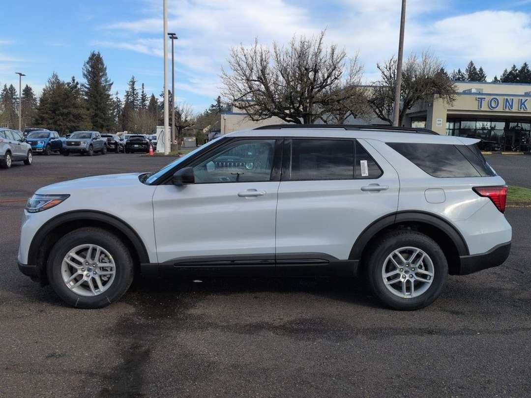 2026 Ford Explorer Active - Image 2