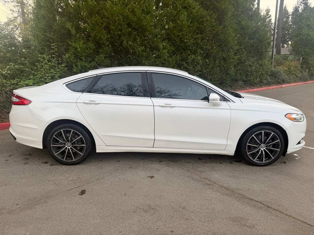 2015 Ford Fusion SE - Image 2