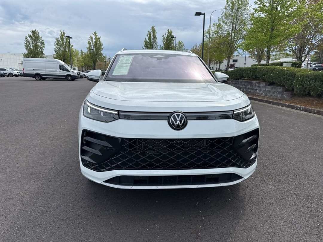 2025 Volkswagen Tiguan 2.0T SEL RLine - Image 2