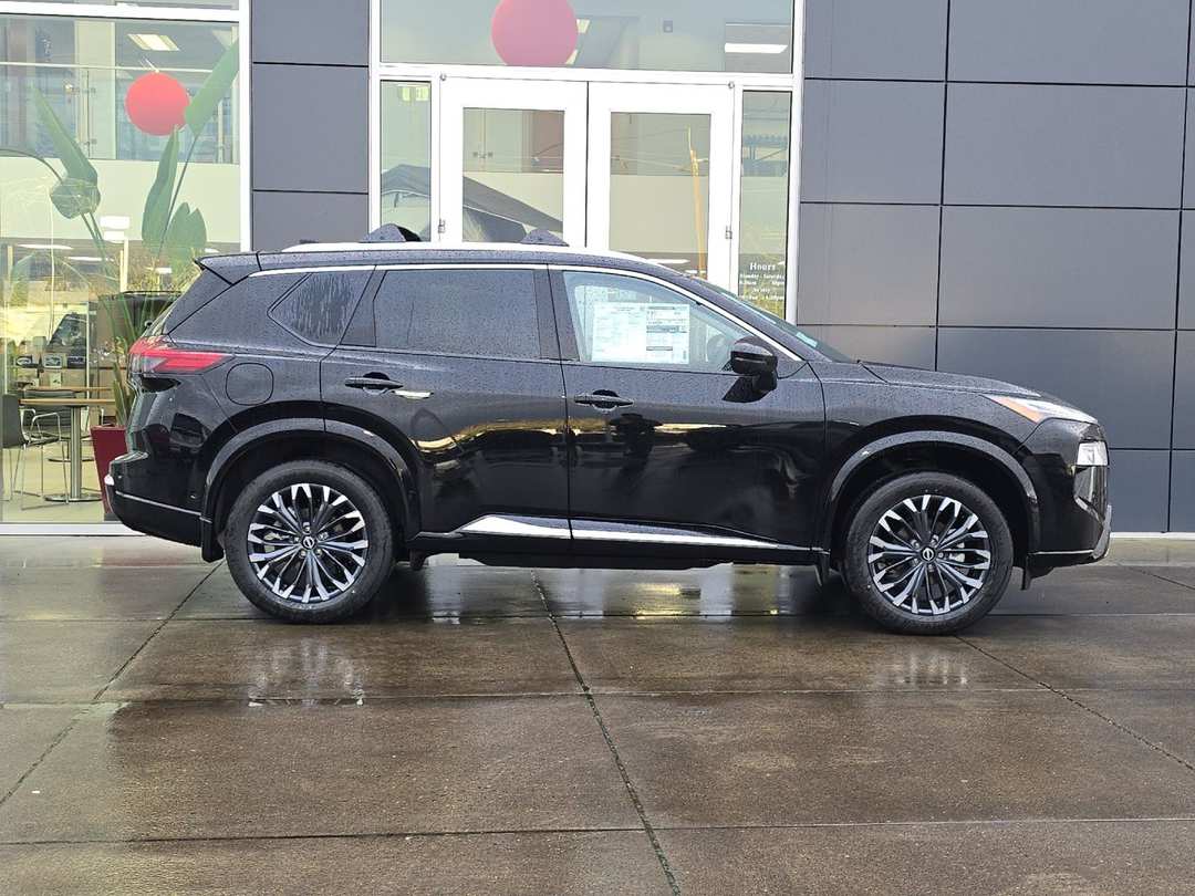 2026 Nissan Rogue Platinum - Image 2