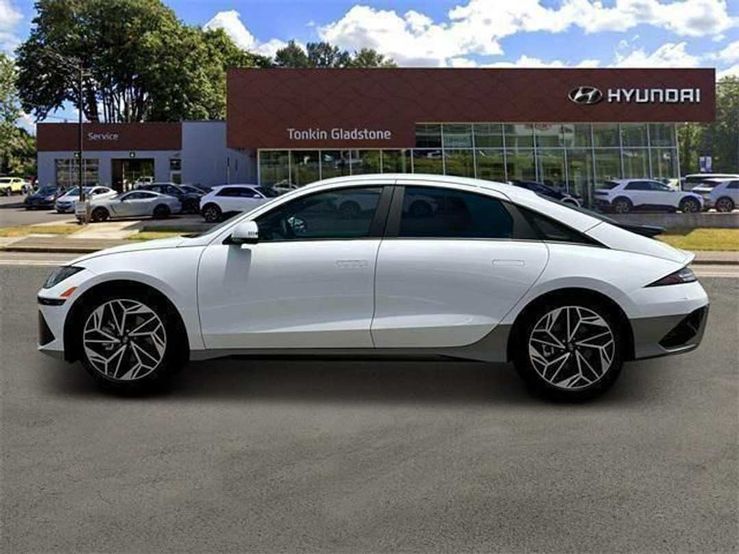 2025 Hyundai Ioniq 6 SEL - Image 3