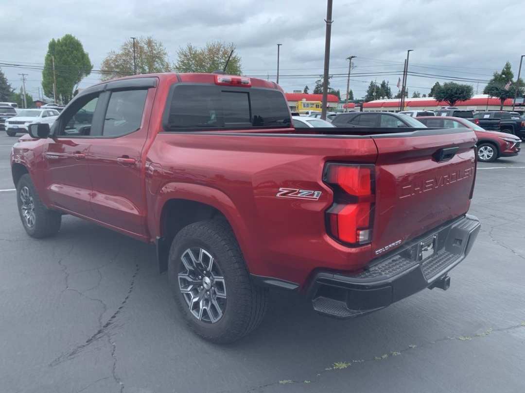 2023 Chevrolet Colorado Z71 - Image 2