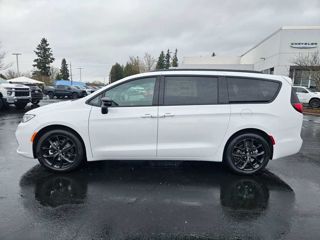 2026 Chrysler Pacifica Select - Image 3