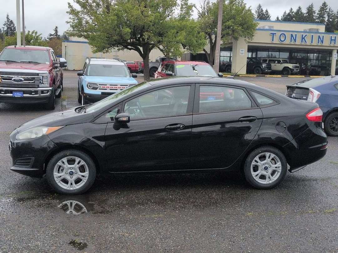 2016 Ford Fiesta SE - Image 2