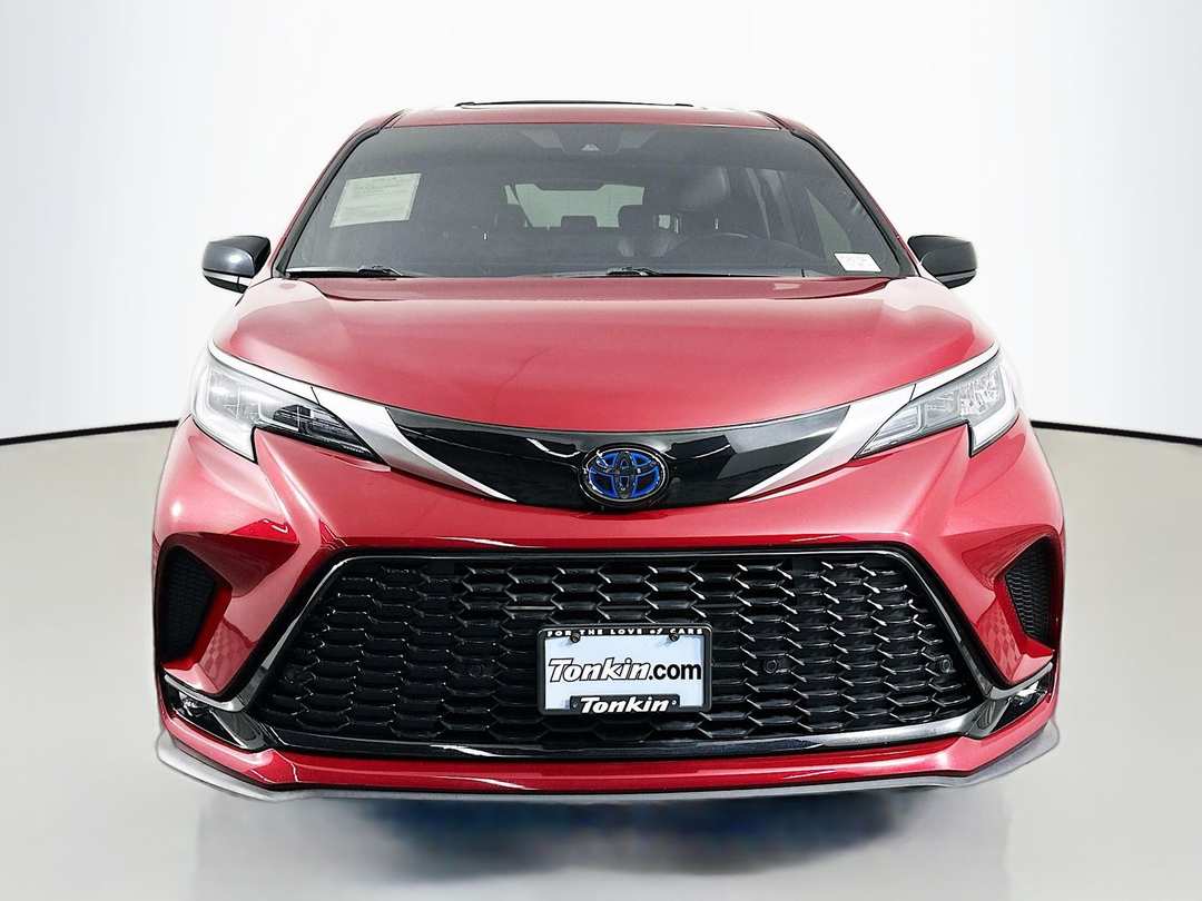 2023 Toyota Sienna XSE - Image 2