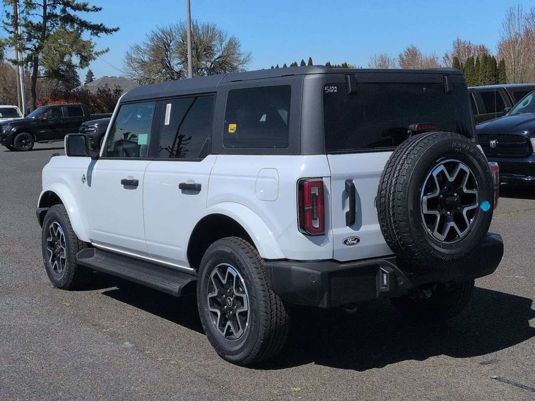 2026 Ford Bronco Outer Banks - Image 3