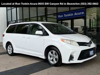 2018 Toyota Sienna LE