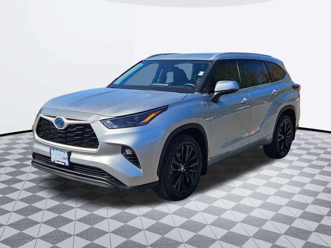 2022 Toyota Highlander XLE - Image 2
