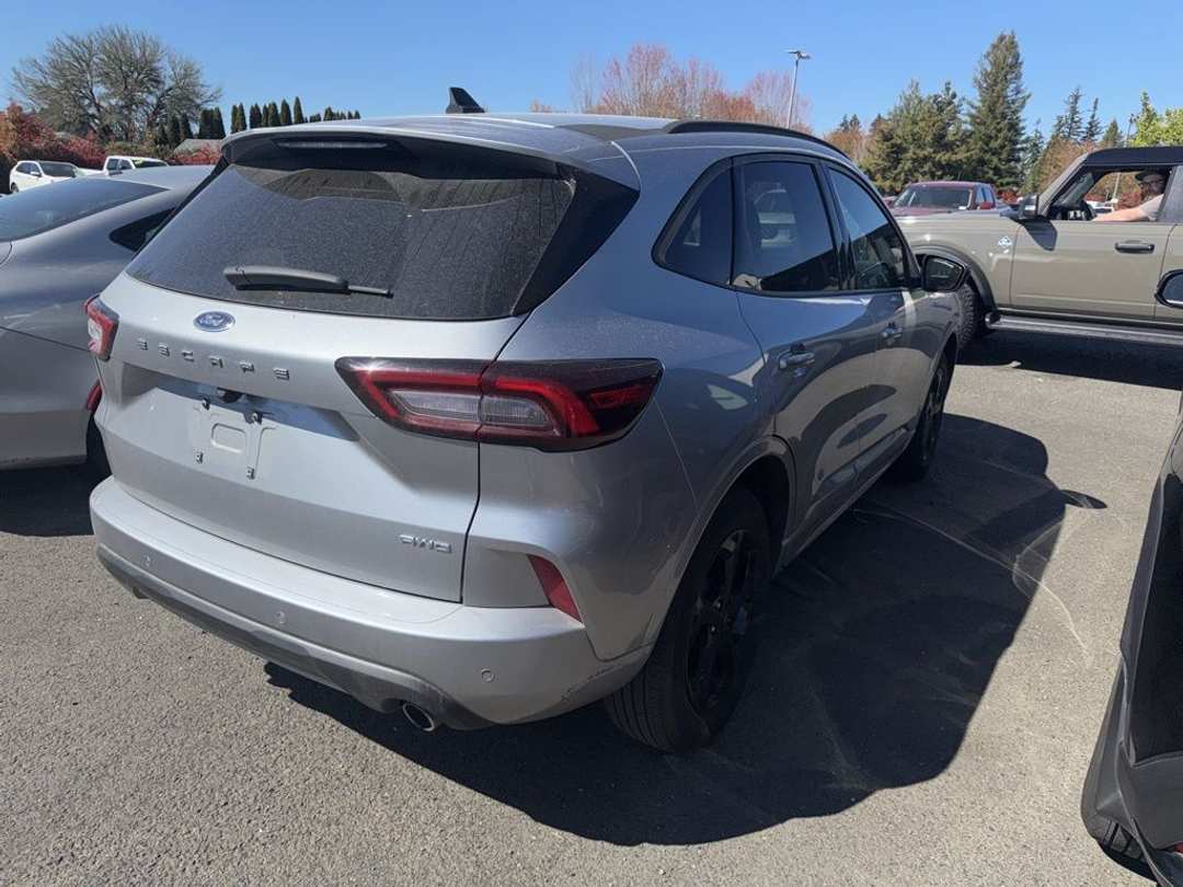 2023 Ford Escape STLine - Image 3