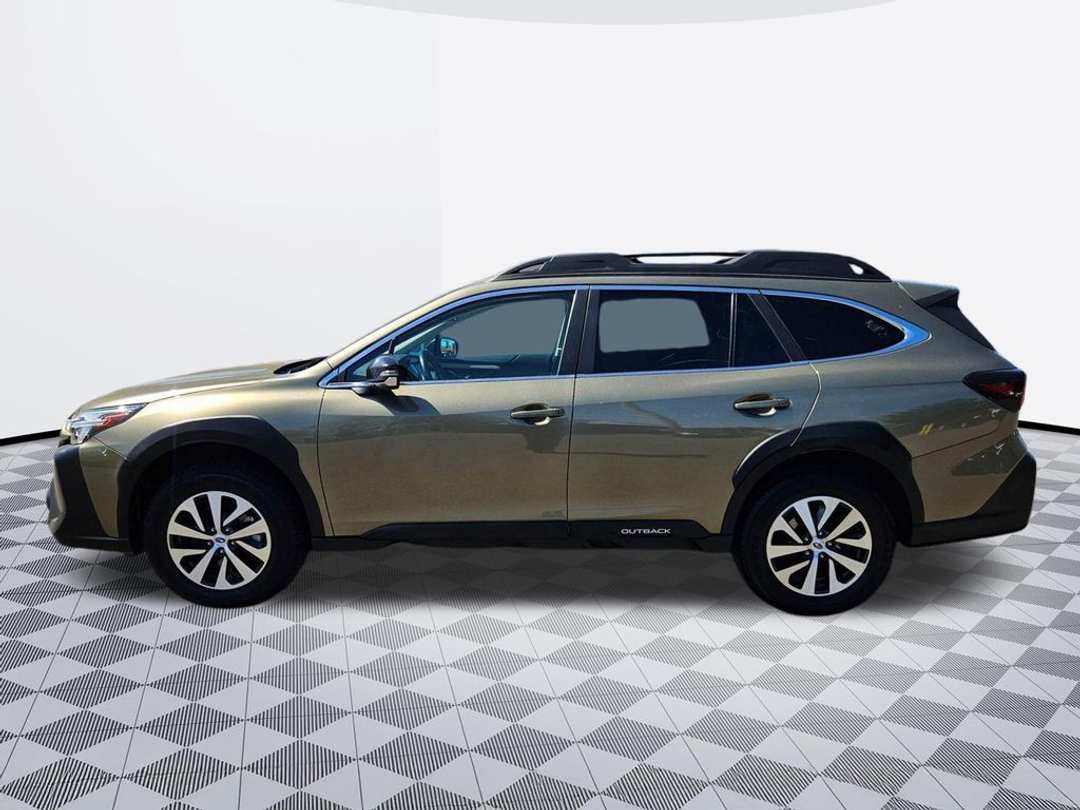 2023 Subaru Outback Premium - Image 3