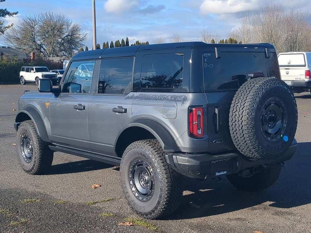 2025 Ford Bronco Badlands - Image 3