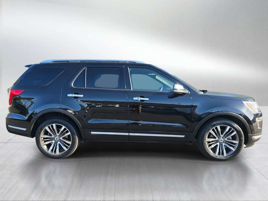 2018 Ford Explorer Platinum - Image 2