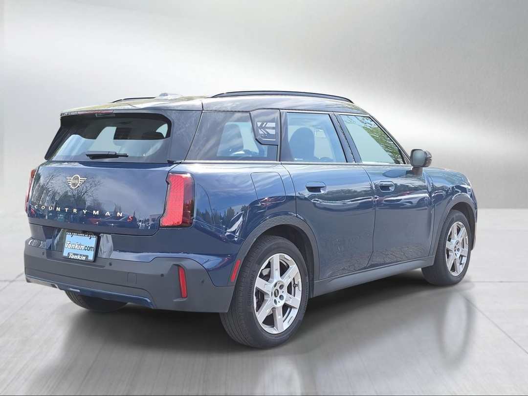 2025 MINI Cooper S Countryman Signature Plus - Image 3