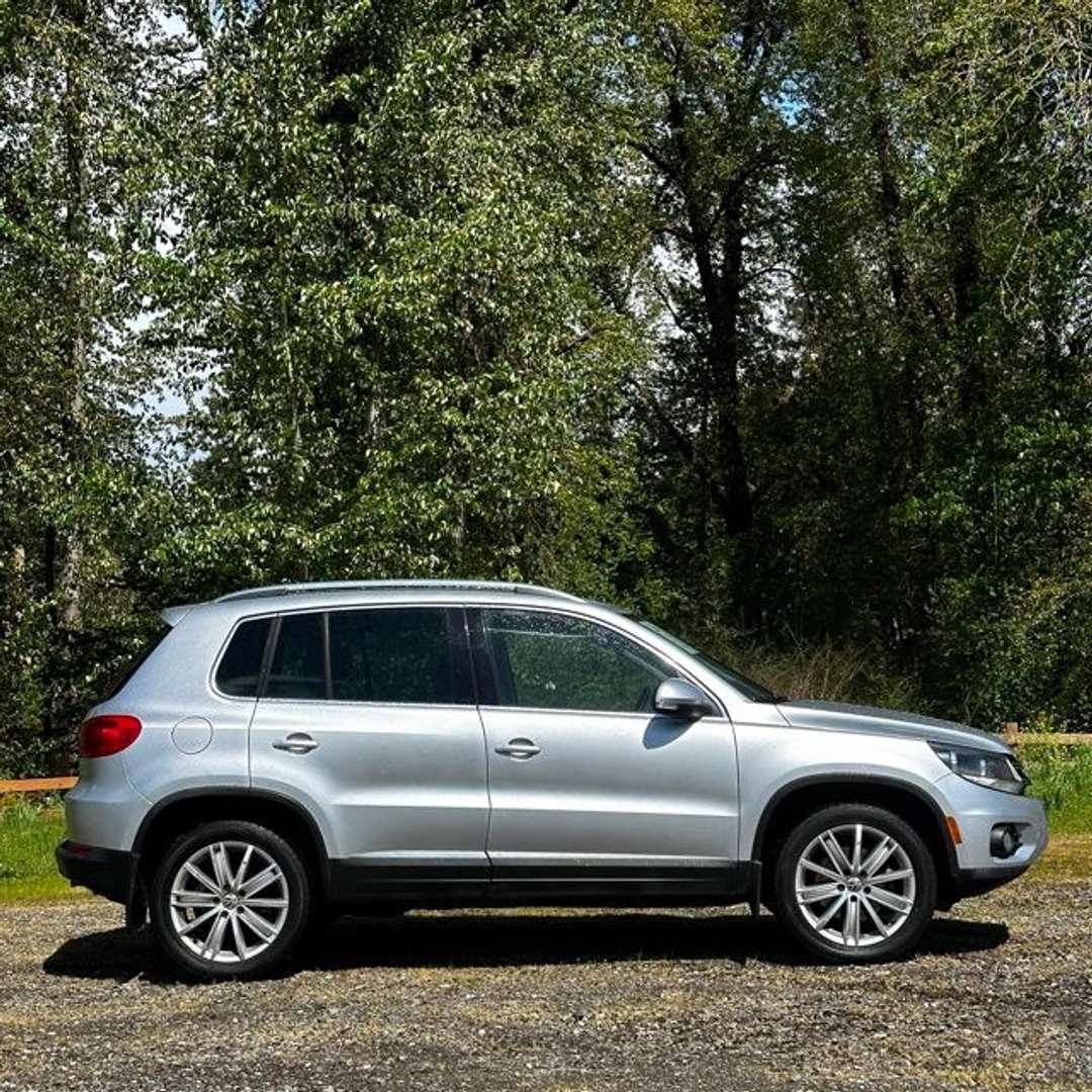 2013 Volkswagen Tiguan SE - Image 2