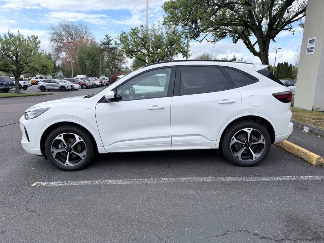 2023 Ford Escape STLine Select - Image 2