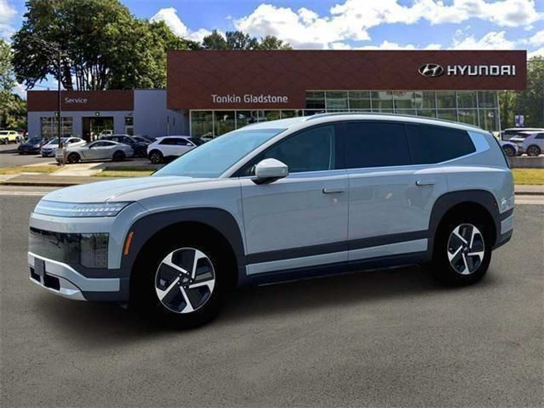 2026 Hyundai Ioniq 9 SE - Image 2