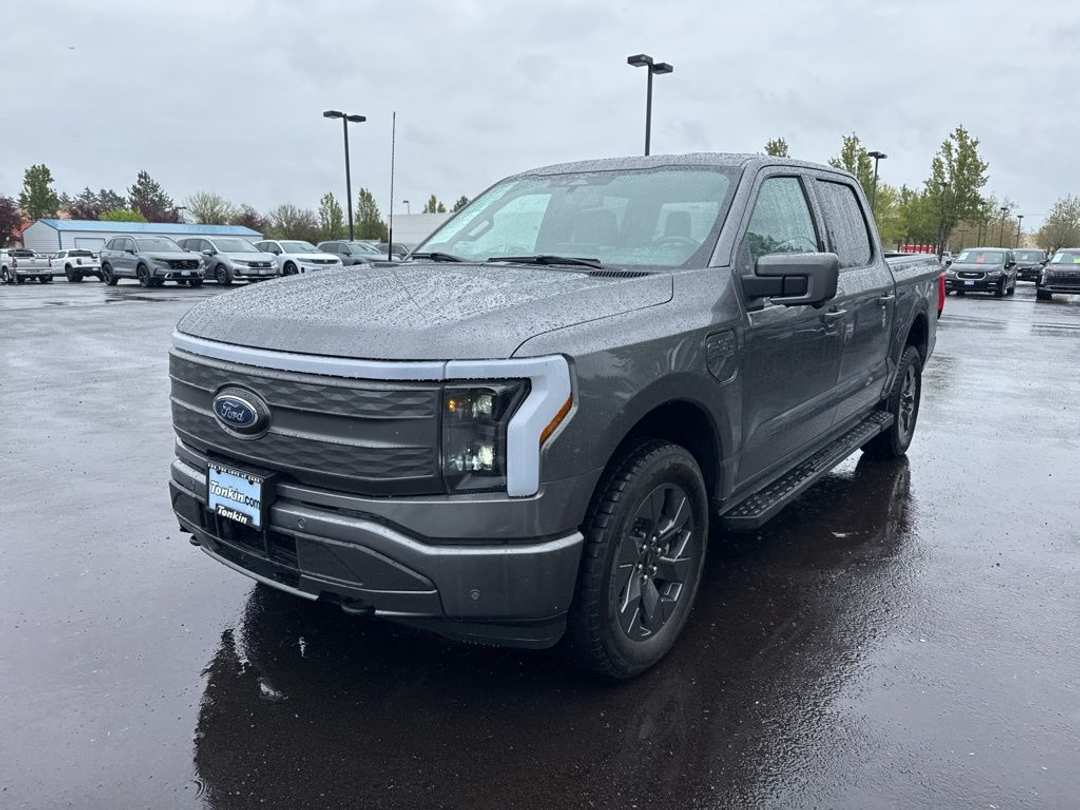 2023 Ford F-150 Lightning Lariat - Image 3