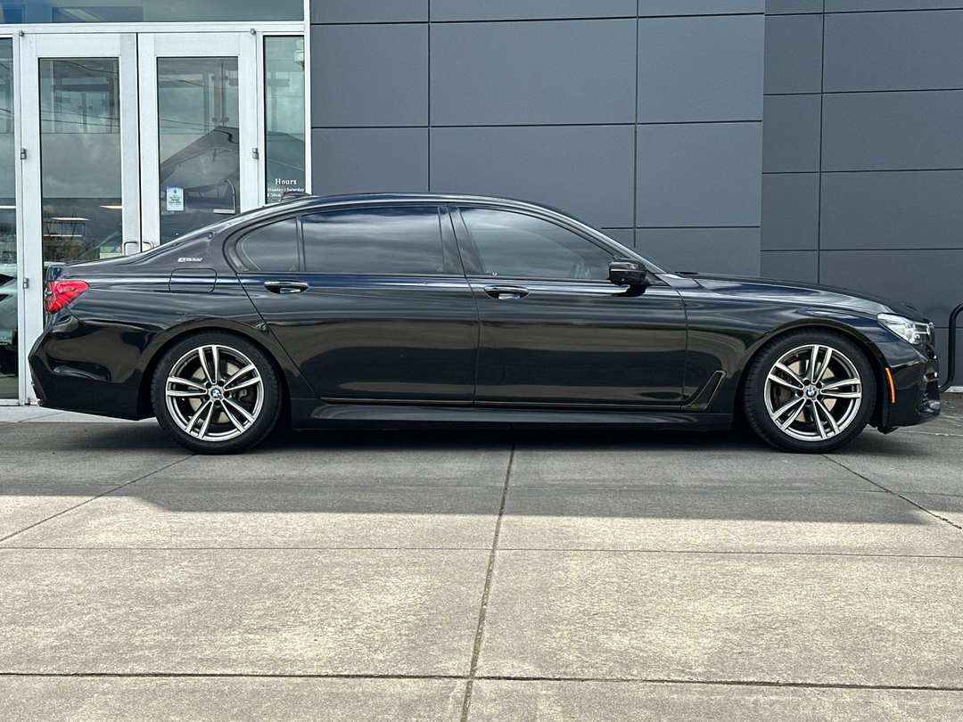 2017 BMW 7 Series 740e xDrive iPerformance - Image 2