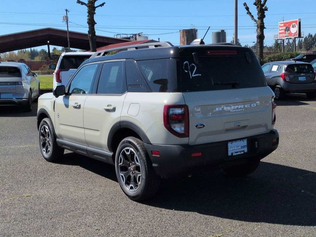 2025 Ford Bronco Sport Outer Banks - Image 3