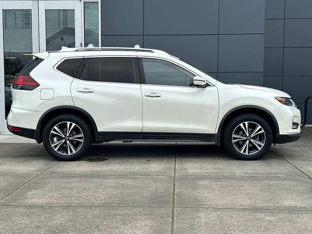 2020 Nissan Rogue SV - Image 2