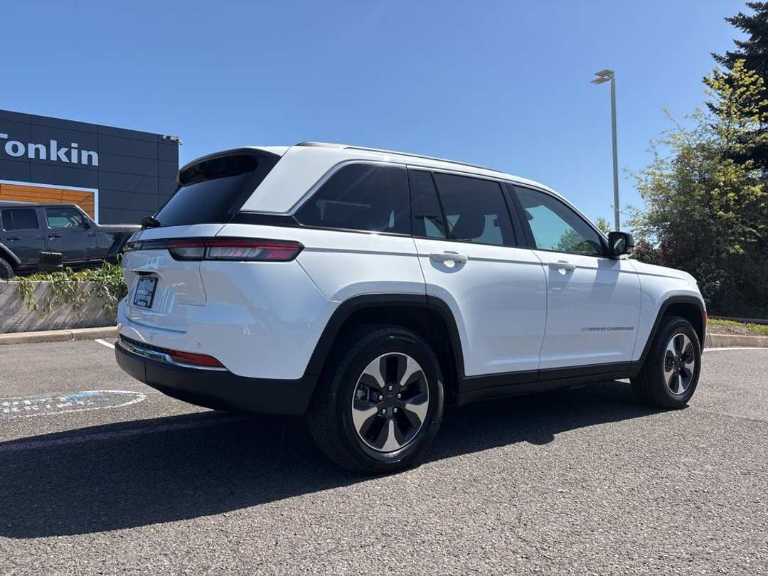2023 Jeep Grand Cherokee 4xe - Image 3
