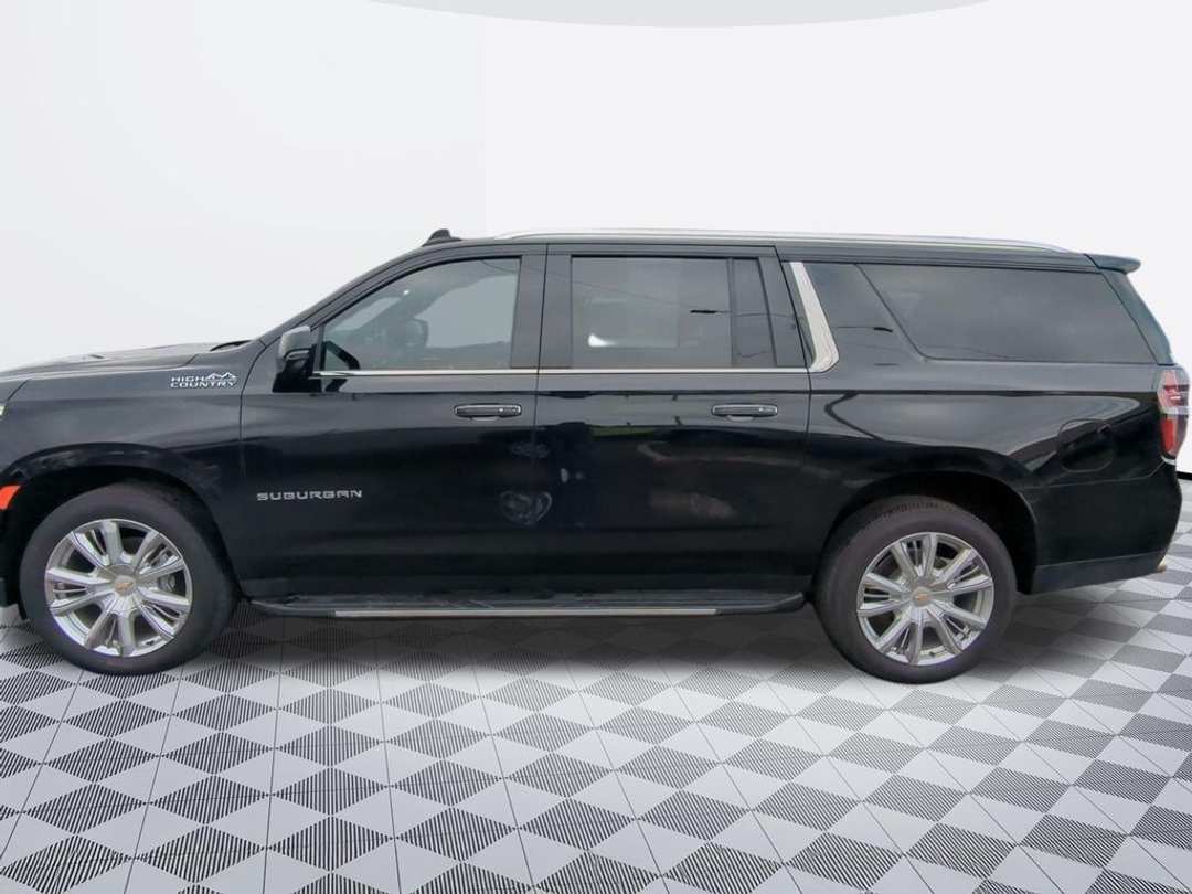 2023 Chevrolet Suburban High Country - Image 3