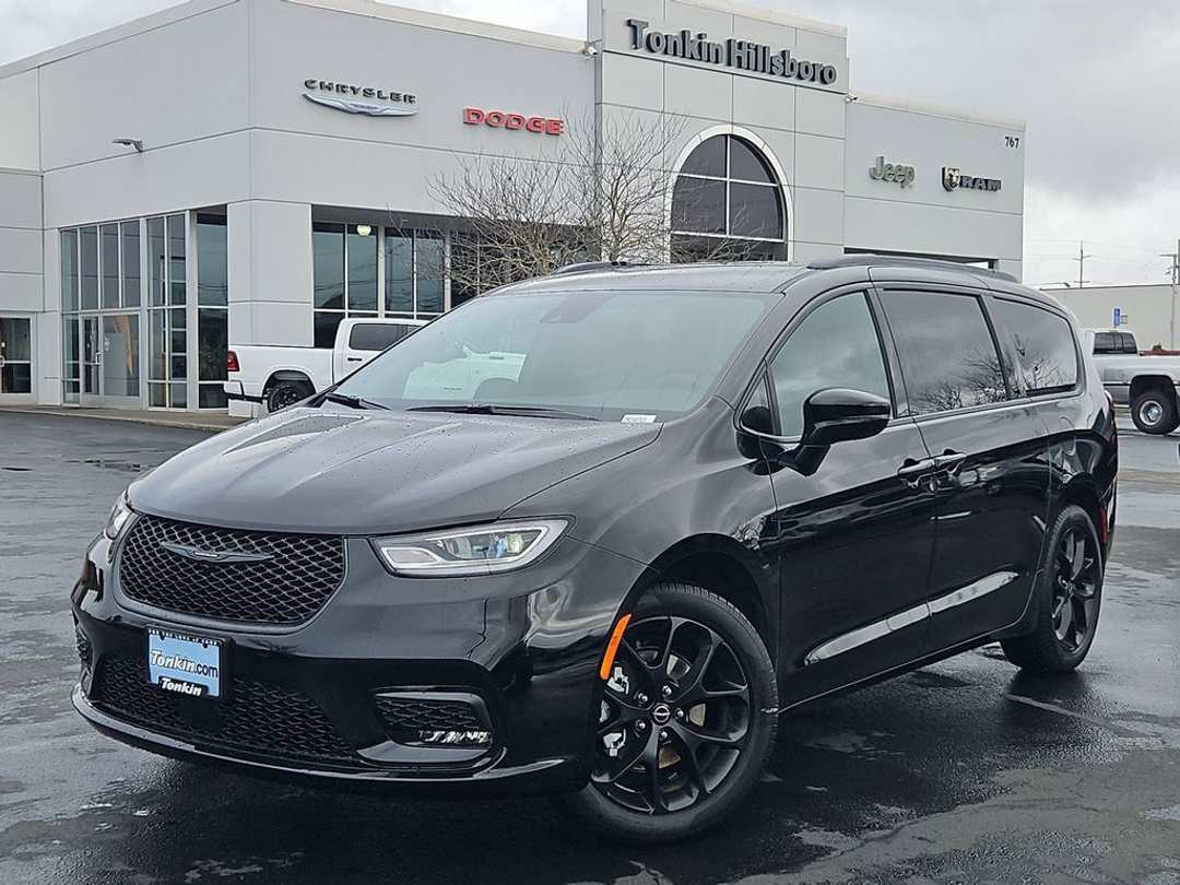 2026 Chrysler Pacifica Select - Image 2