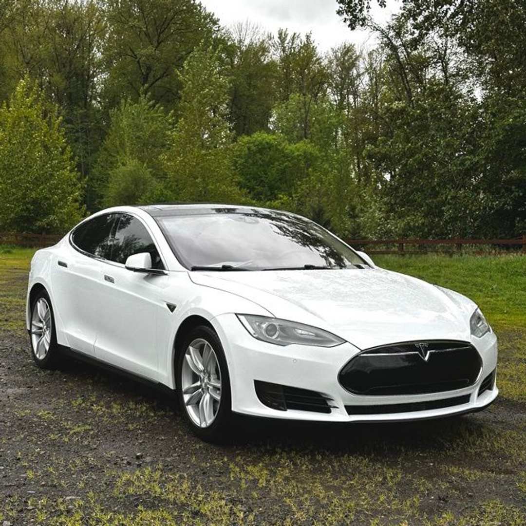 2015 Tesla Model S 70D - Image 3