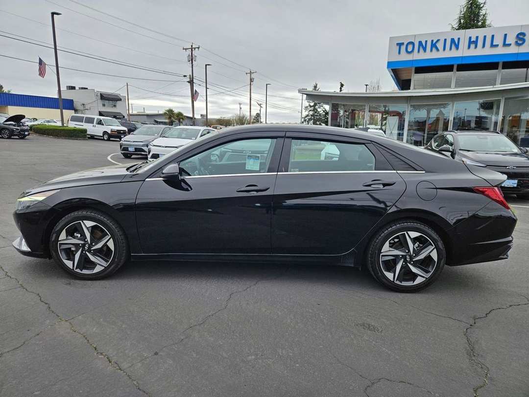 2021 Hyundai Elantra SEL - Image 3