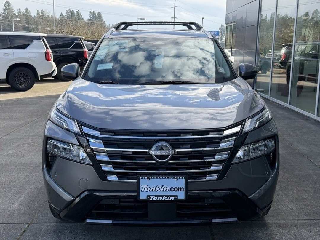 2026 Nissan Rogue Platinum - Image 3