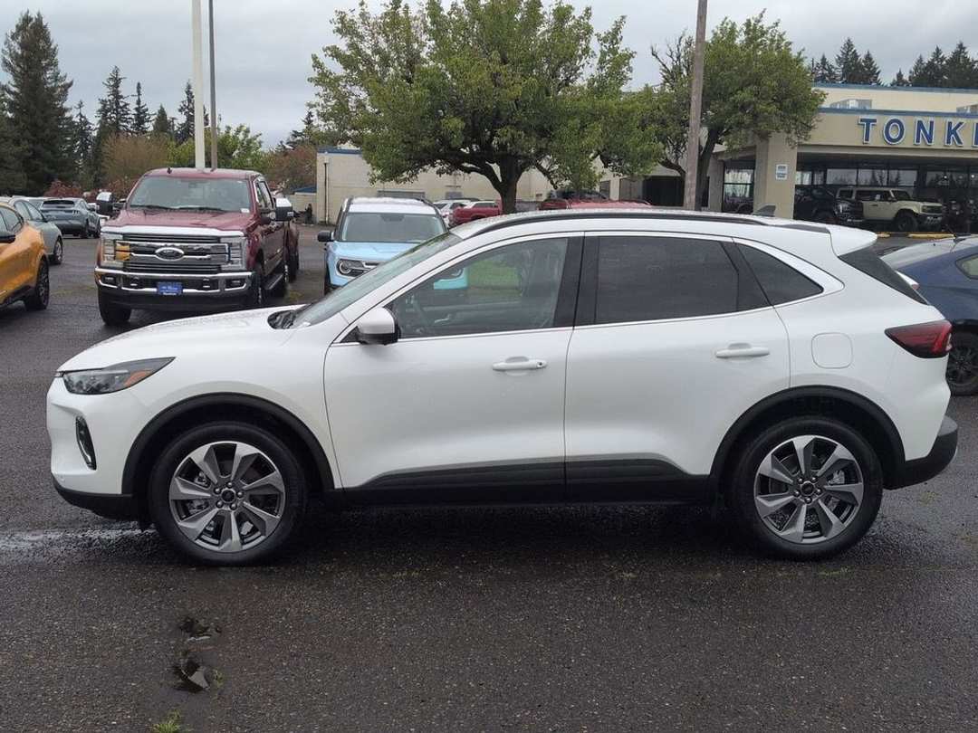 2023 Ford Escape Platinum - Image 2