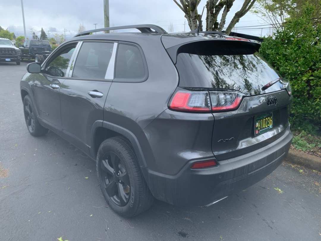 2019 Jeep Cherokee Altitude - Image 2