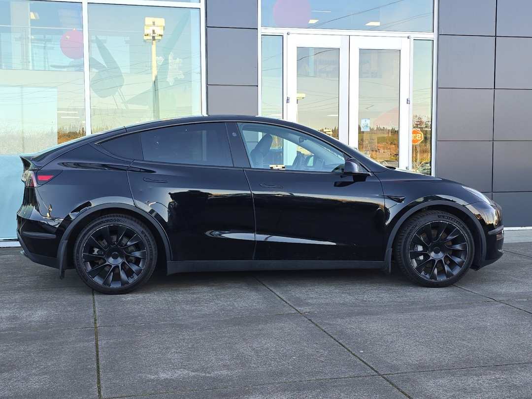 2023 Tesla Model Y Long Range - Image 2