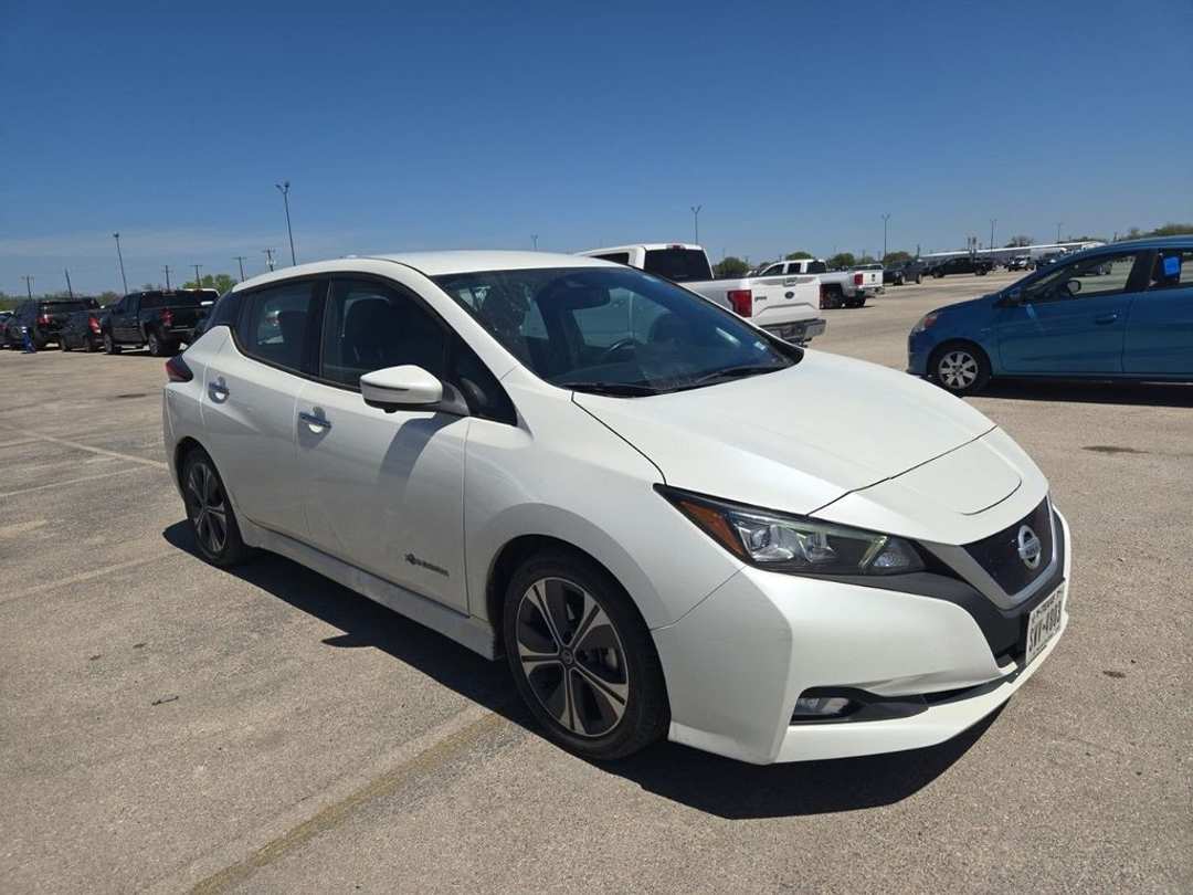 2018 Nissan LEAF SL - Image 2