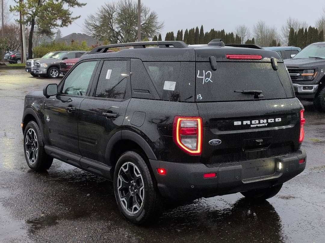 2025 Ford Bronco Sport Outer Banks - Image 3