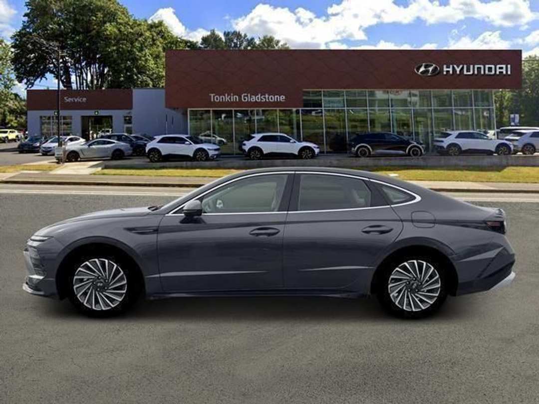 2026 Hyundai Sonata Limited - Image 3